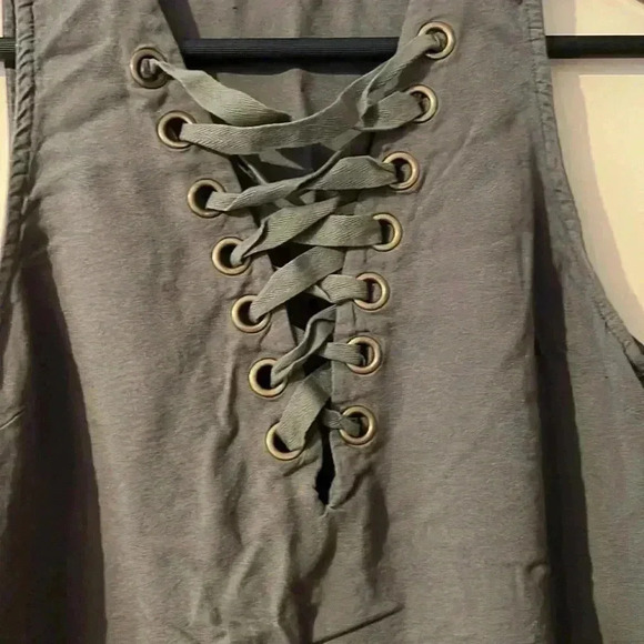 Forever 21 Women’s Small Army Green Laced Sleeveless Crop Top - Picture 2 of 5